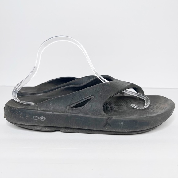 Oofos Black Recovery Sandals Flip Flop Size 11 Women’s - Picture 1 of 5